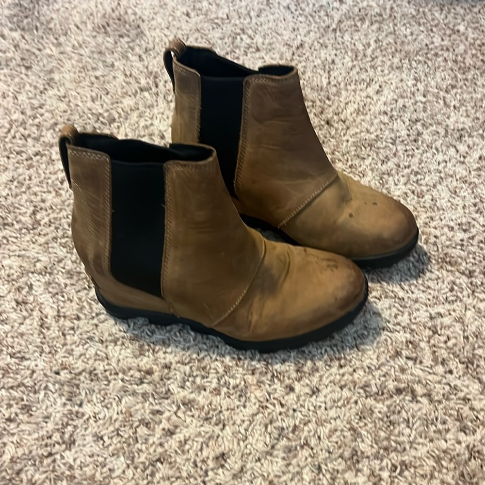 GUC Sorel wedge boots